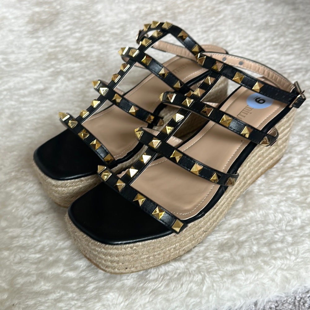 Black gold studs shoes